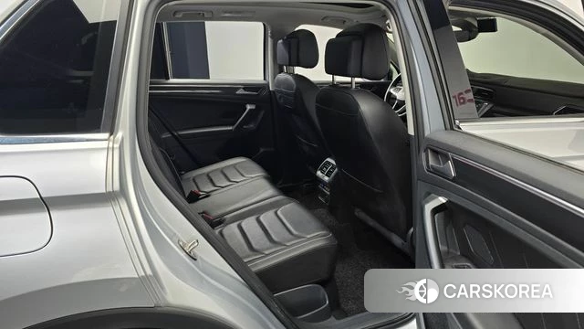Volkswagen Tiguan second Generation 2021 Серебристо-серый из Кореи, фото 2