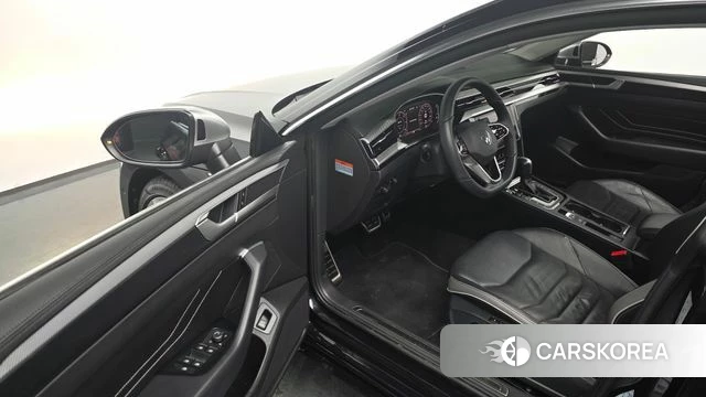 Volkswagen Arteon 2023 Черный из Кореи, фото 2