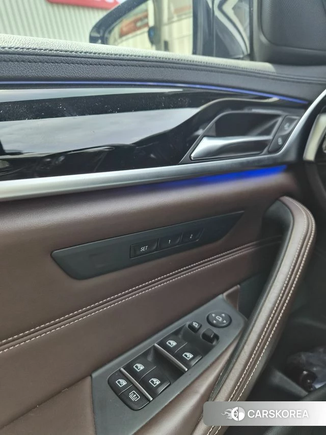 BMW 5 Series (G30) 2018 Белый из Кореи, фото 2