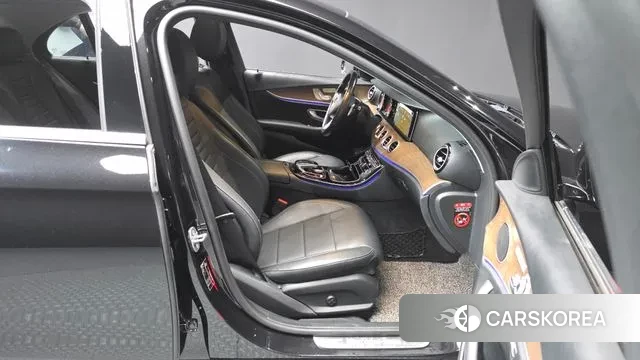 Mercedes-Benz E-Class W213 2018 Черный из Кореи, фото 2