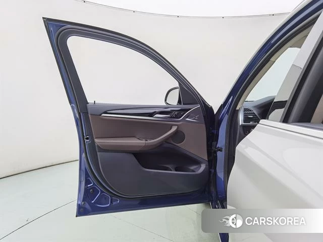 BMW X3 2021 Серебристо-серый из Китая, фото 2