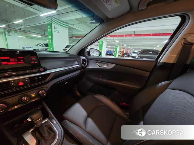 Kia The New K3 2nd generation 2022 Белый из Кореи, фото 2