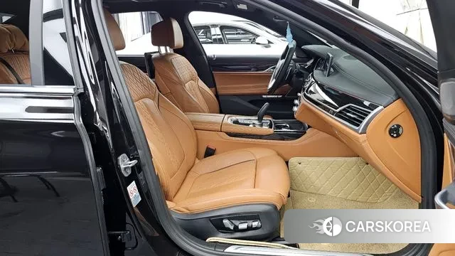 BMW 7 Series (G11) 2018 Черный из Кореи, фото 2