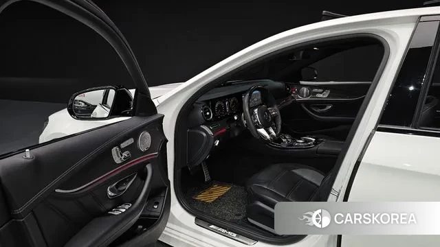 Mercedes-Benz E-Class W213 2019 Белый из Кореи, фото 2