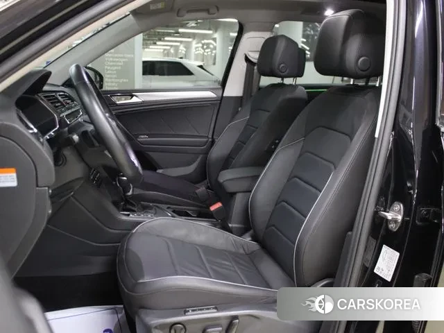 Volkswagen Tiguan Allspace 2023 Черный из Кореи, фото 2