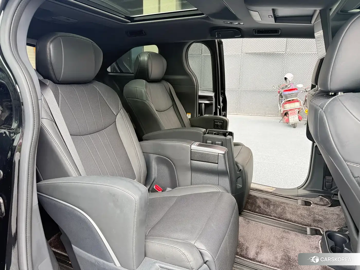 Toyota Sienna 2024 Черный из Китая, фото 2