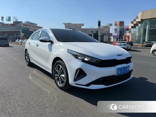 Kia K3 2023 Белый из Китая, фото 2