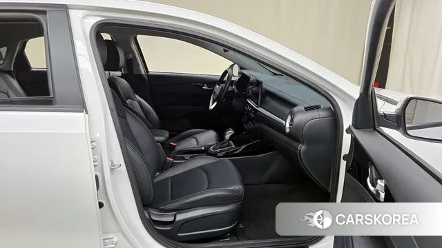 Kia The New K3 2nd generation 2022 Белый из Кореи, фото 2