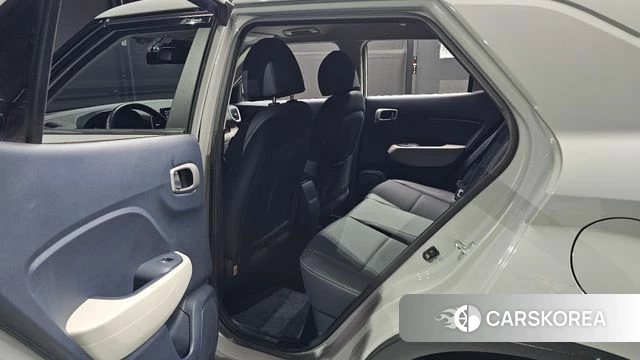 Hyundai Venue 2022 Серебристо-серый из Кореи, фото 2