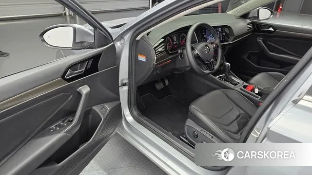 Volkswagen 7th Generation of Jetta 2020 Светло-серебряный цвет из Кореи, фото 2