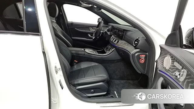 Mercedes-Benz E-Class W213 2023 Белый из Кореи, фото 2