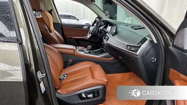 BMW X7 (G07) 2021 Песочный из Кореи, фото 2