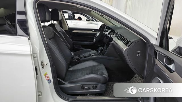 Volkswagen Passat GT (B8) 2018 Белый из Кореи, фото 2