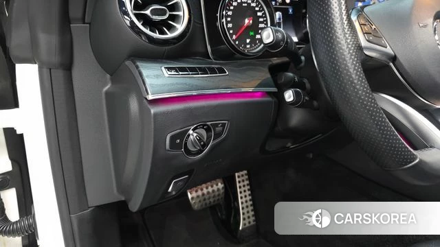 Mercedes-Benz E-Class W213 2018 Белый из Кореи, фото 2