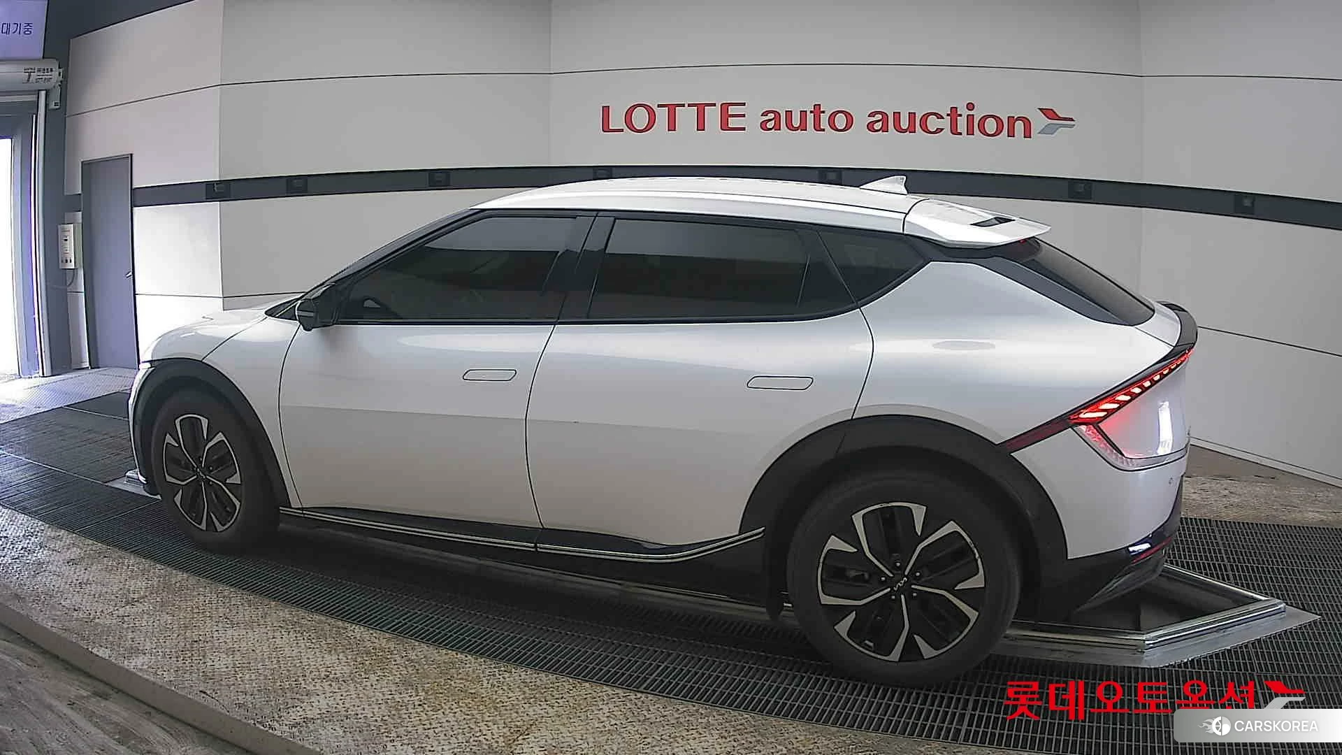 Kia EV6 2022 Snow White Pearl из Кореи, фото 2