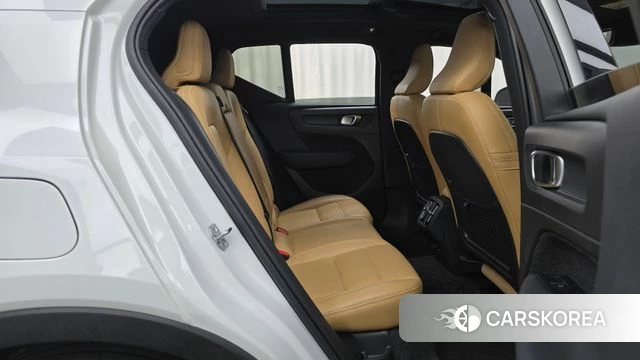 Volvo XC40 2021 Белый из Кореи, фото 2