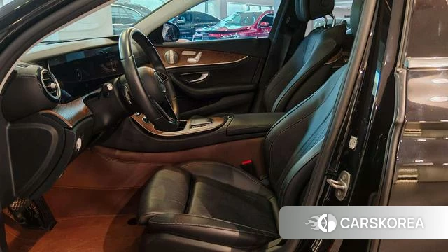 Mercedes-Benz E-class 2022 Черный из Китая, фото 2