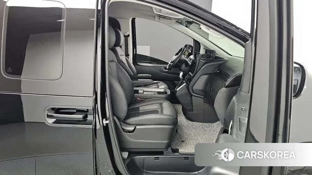 Hyundai Staria 2024 Черный из Кореи, фото 2