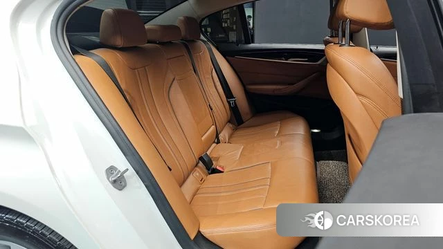 BMW 5 Series (G30) 2018 Белый из Кореи, фото 2