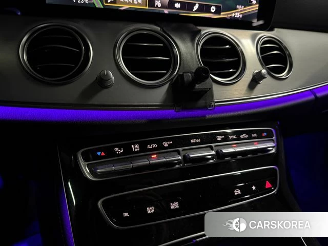 Mercedes-Benz E-Class W213 2021 Черный из Кореи, фото 2