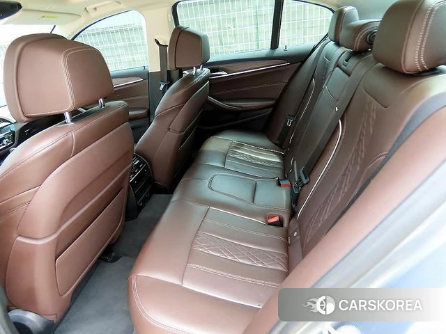 BMW 5 Series (G30) 2019 Светло-серебряный цвет из Кореи, фото 2