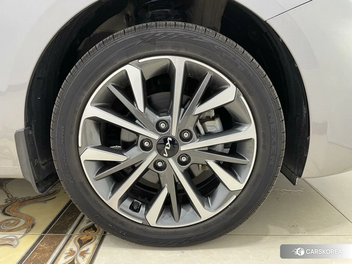 Kia K3 2021 Серебристо-серый из Китая, фото 2