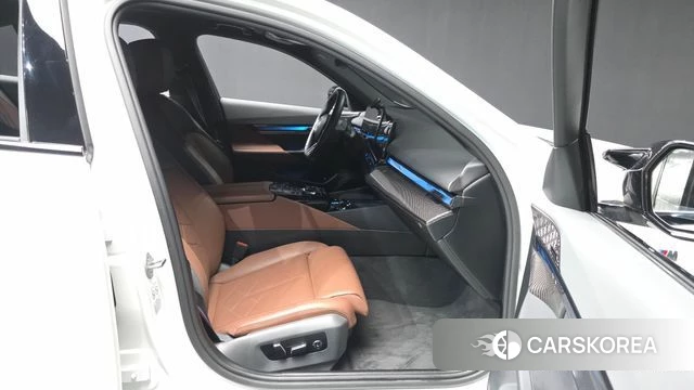 BMW i5 (G60) 2023 Белый из Кореи, фото 2