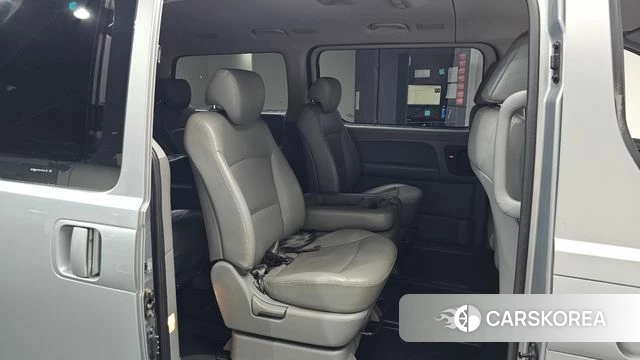 Hyundai Grand Starex 2018 Серебристо-серый из Кореи, фото 2