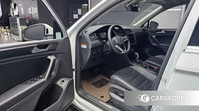 Volkswagen Tiguan second Generation 2021 Белый из Кореи, фото 2