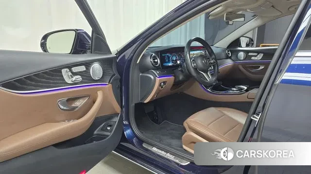 Mercedes-Benz E-Class W213 2019 Синий из Кореи, фото 2