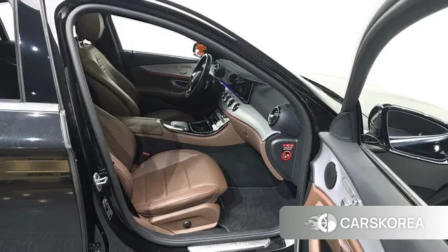 Mercedes-Benz E-Class W213 2021 Черный из Кореи, фото 2