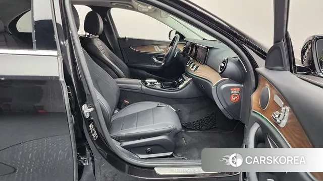 Mercedes-Benz E-Class W213 2018 Черный из Кореи, фото 2