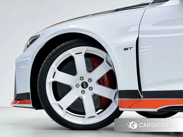 Audi RS 6 2025 Белый из Китая, фото 2