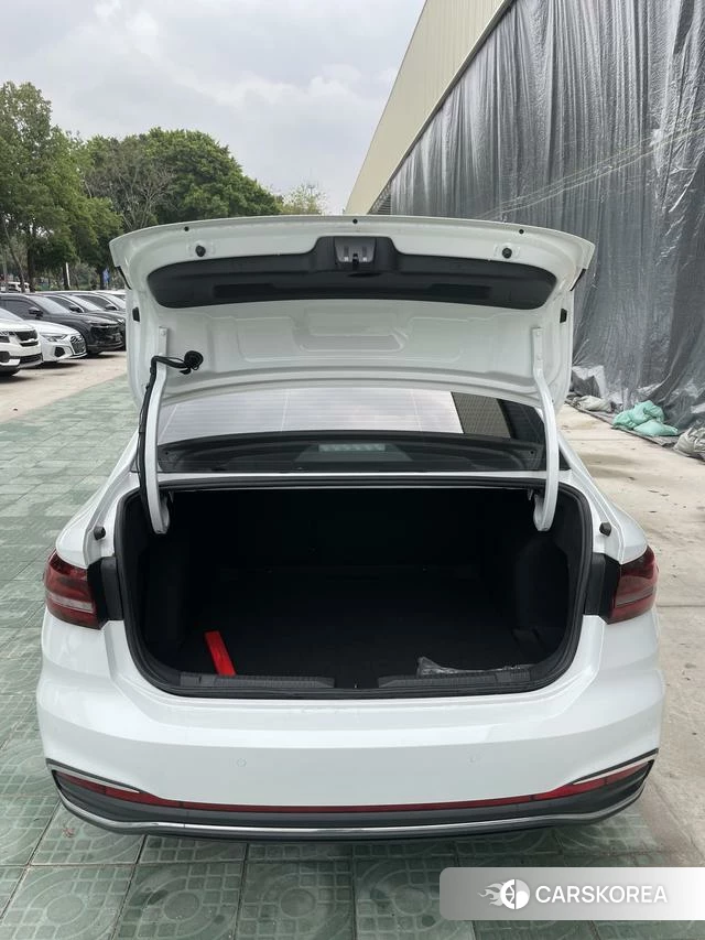 Volkswagen Lavida 2022 Белый из Китая, фото 2