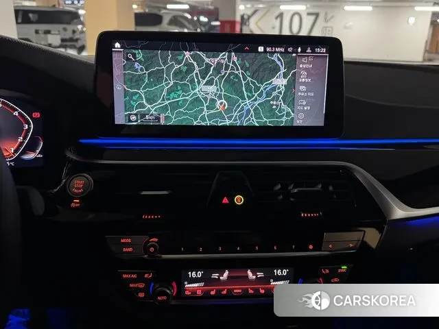 BMW 5 Series (G30) 2023 Серый из Кореи, фото 2