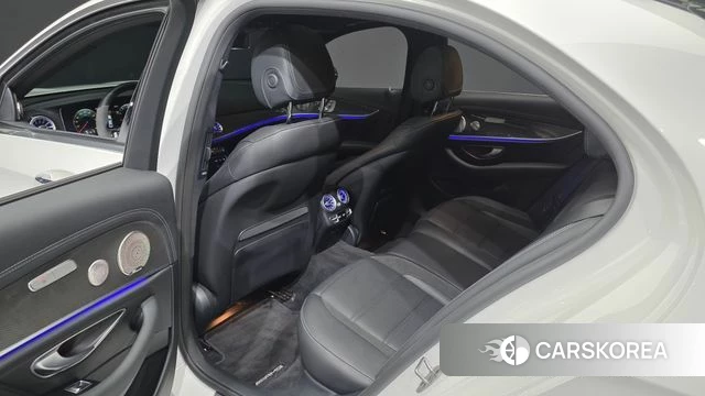 Mercedes-Benz E-Class W213 2022 Белый из Кореи, фото 2
