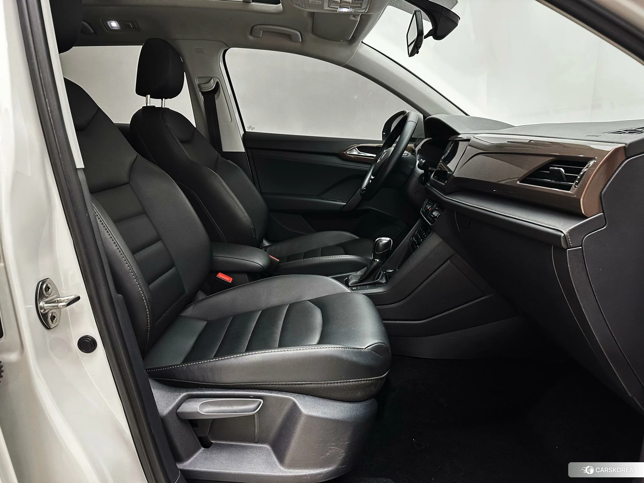 Volkswagen Tharu 2022 Белый из Китая, фото 2