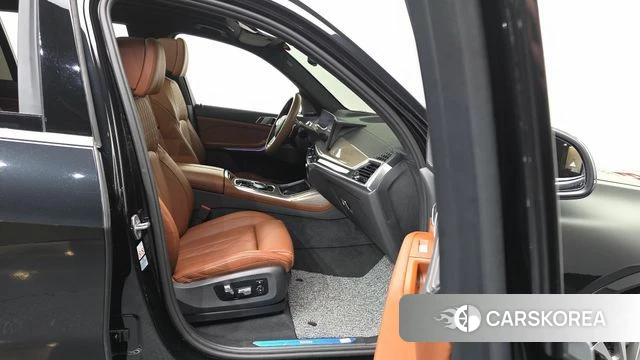 BMW X7 (G07) 2024 Черный из Кореи, фото 2