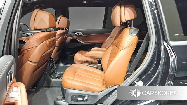 BMW X7 (G07) 2023 Черный из Кореи, фото 2