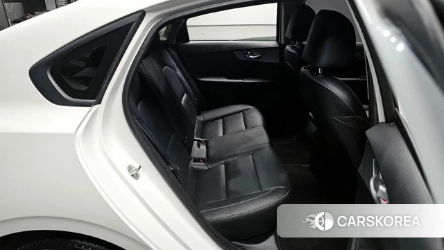 Kia The New K3 2nd generation 2022 Белый из Кореи, фото 2