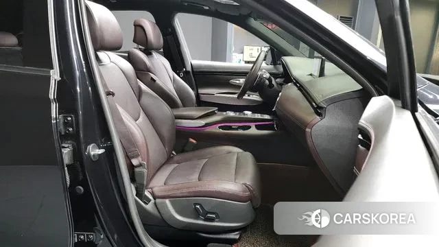 Genesis GV70 2021 Черный из Кореи, фото 2