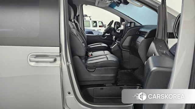 Hyundai Staria 2023 Серебристо-серый из Кореи, фото 2