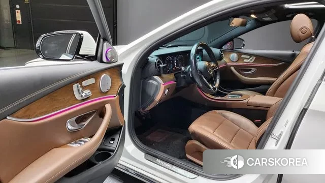 Mercedes-Benz E-Class W213 2021 Белый из Кореи, фото 2