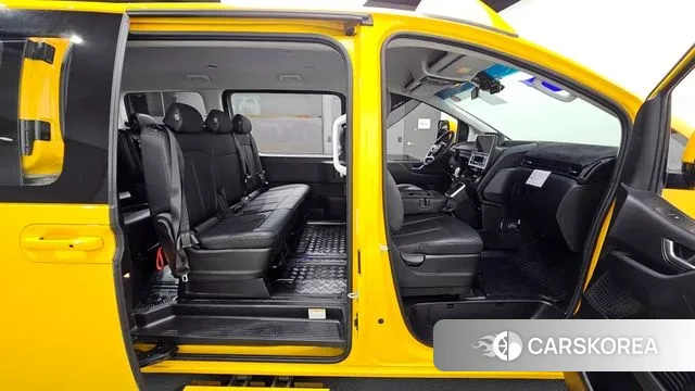 Hyundai Staria 2023 Желтый из Кореи, фото 2