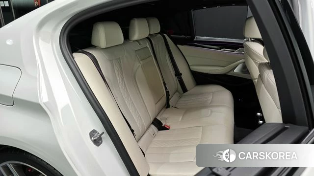 BMW 5 Series (G30) 2023 Белый из Кореи, фото 2