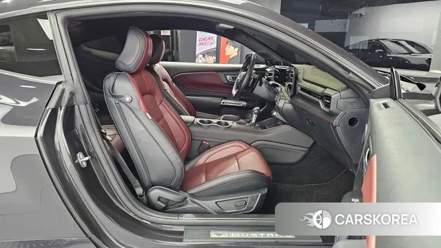 Ford Mustang 7th Generation 2024 Серый из Кореи, фото 2