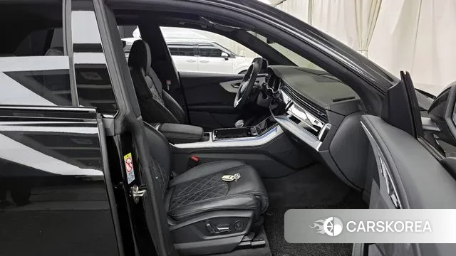 Audi Q8 (4M) 2023 Черный из Кореи, фото 2