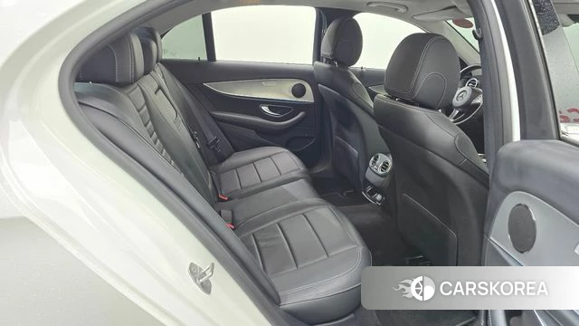 Mercedes-Benz E-Class W213 2018 Белый из Кореи, фото 2