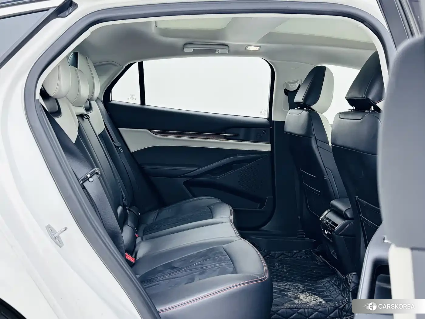 Ford Mondeo 2023 Белый из Китая, фото 2
