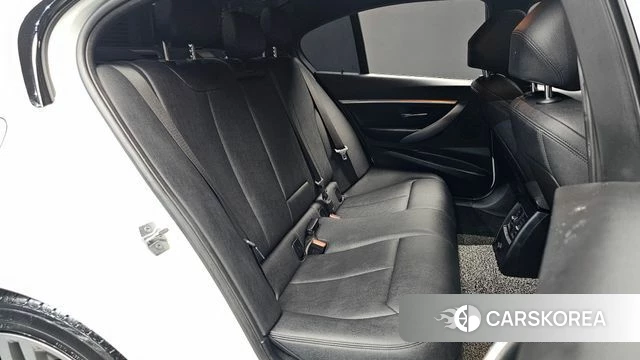 BMW 3 Series (F30) 2018 Белый из Кореи, фото 2